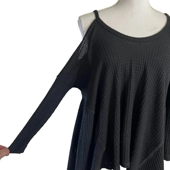 Aqua Black Knit Cold Shoulder Top Size XS Flowy High Low Pullover Relaxed Fit - Picture 5 of 6